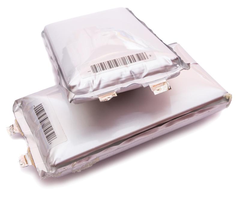 Detecting Tiny Leaks in Battery Pouch Cells with High-Resolution Infrared Imaging