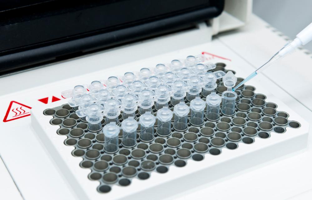 Reliable Contactless Temperature Measurement of a Large Number of DNA Samples with IR Cameras