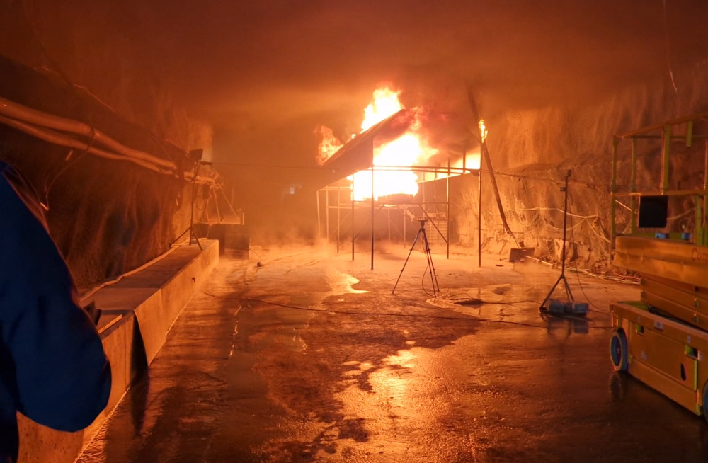 Study of Fire Behavior of Electrical Current Insulators for Overhead Lines in Railroad Tunnels