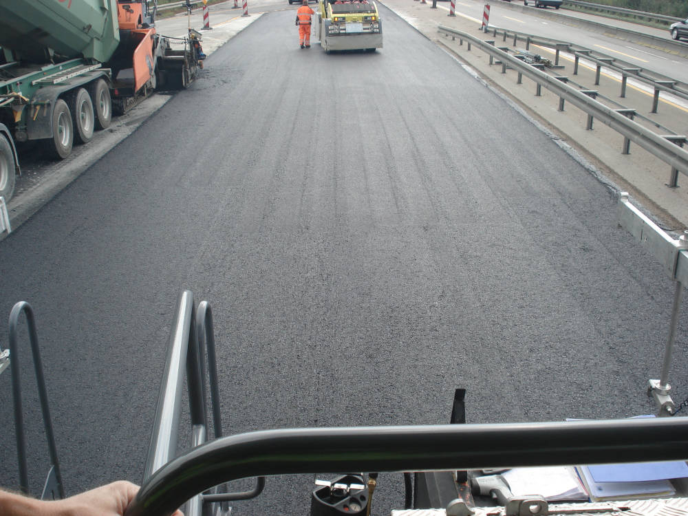 Real-Time Monitoring of Asphalt Temperature for Automated Alarm and Integration with Machinery